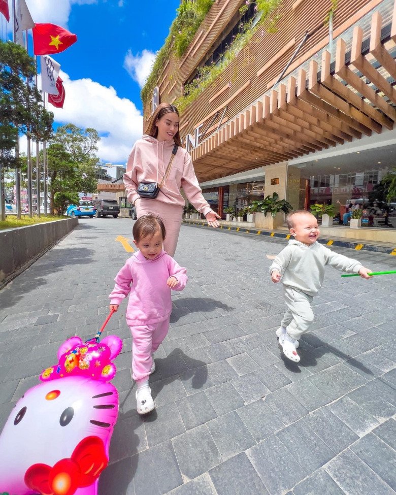 Ho Ngoc Ha wore a group outfit with Lisa Leon for the first time, looking at her mother and daughter so cute - 3