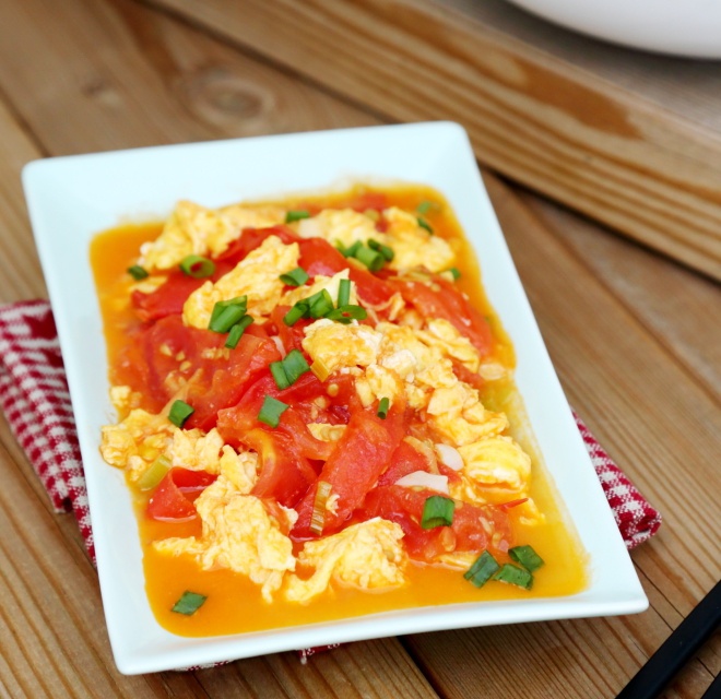 Make tomato scrambled eggs, put eggs or tomatoes first, many people do it wrong so it's not delicious - 8
