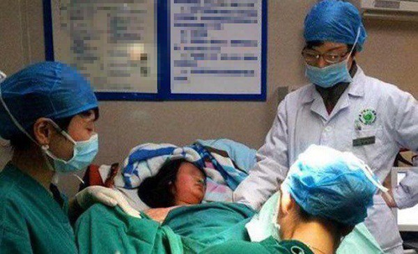 Following his wife into the delivery room, the husband was immediately kicked out because of one sentence - 2