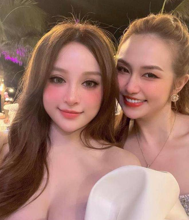 2 Vietnamese hot girls are more beautiful when they give birth, they are loved and spoiled by their husbands with tens of billions of dong - 1