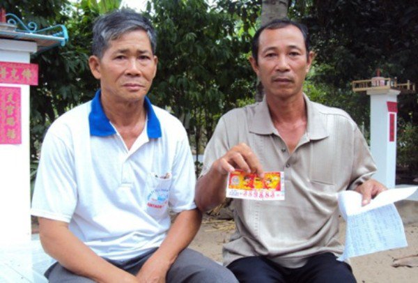 Ông Tùng đã giữ lại tờ vé số làm kỷ niệm.