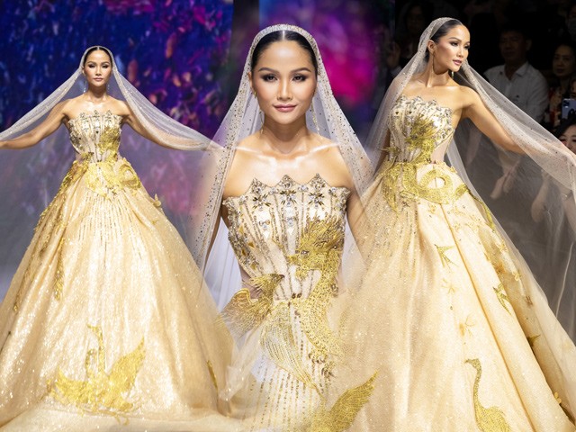 H'Hen Niê removed the usual friendly image, wearing a golden wedding dress, striding her way to show off her beauty on the catwalk - 1