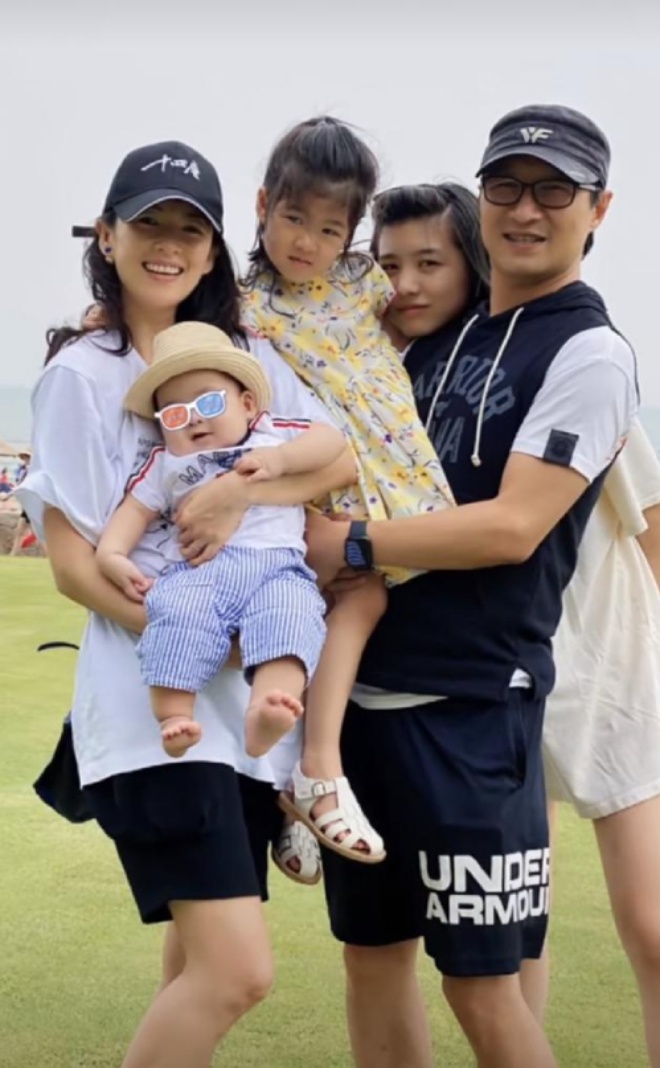 Cô và Uông Phong có cuộc sống khá yên ổn dù từng dính vài tin đồn không hay.