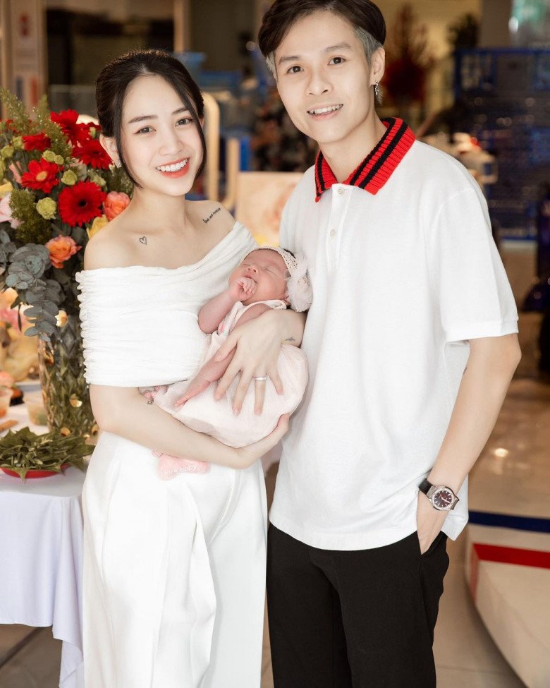 Showing off her 1 month old baby angel with white skin and high nose, Minh Plastic's daughter was told to give her a like - 5