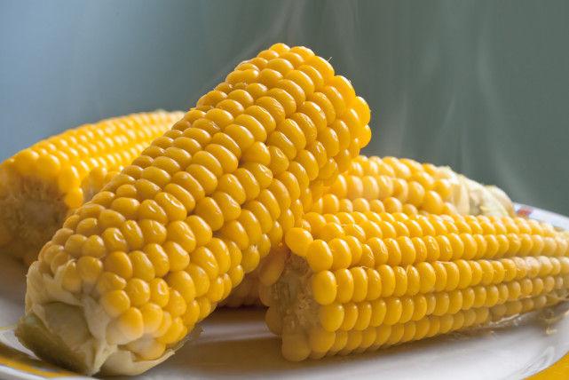 Boil corn without adding sugar, add a spoon of this seasoning, corn is much sweeter - 4