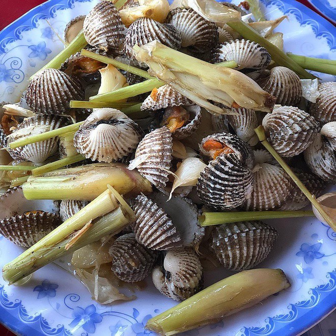 If you want to enjoy the legendary blood cockle dish of Vietnam, you must definitely come to this place!  - 3