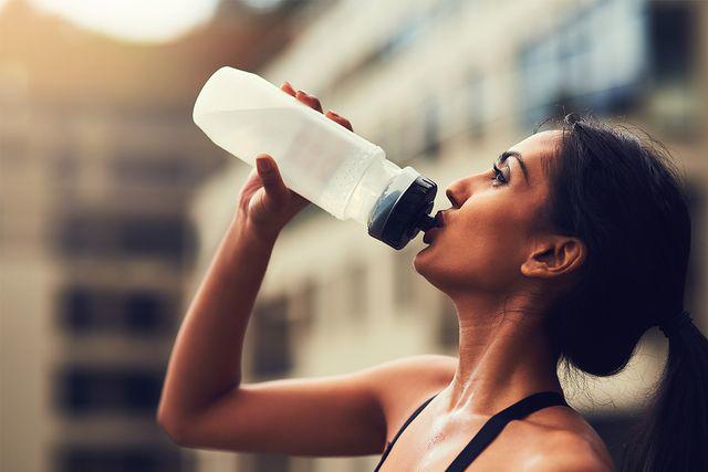 Drink enough water to stay healthy and prevent aging, but it's better to avoid drinking water at these 3 times - 2
