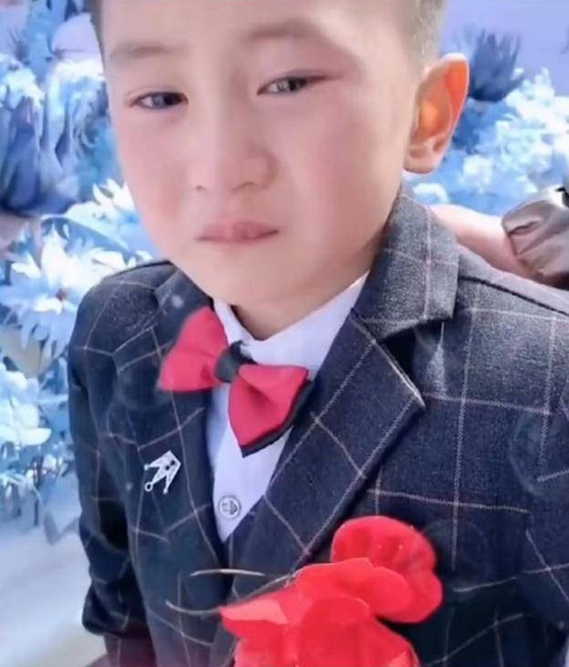 The boy sobbed at his brother's wedding after learning the identity of the bride - 1