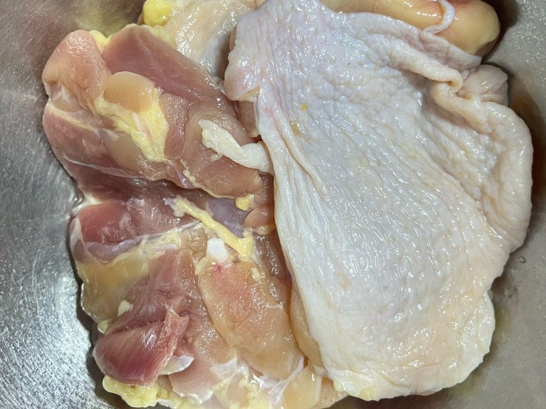 Đừng chỉ rang thịt gà, đem nướng kiểu đơn giản này được món amp;#34;ngon hết nước chấmamp;#34; - 1
