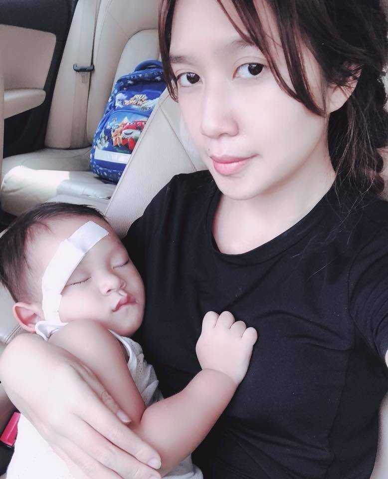 Ho Ngoc Ha felt sad when her daughter fell on her face and scratched her face - 10