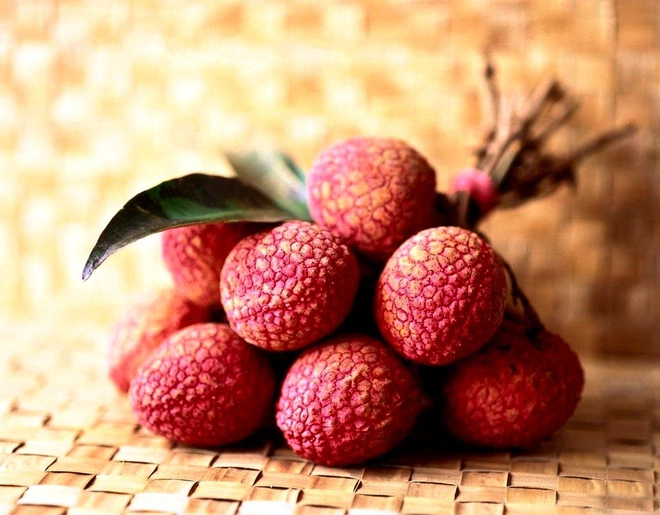 Can the mother eat lychee?  - first