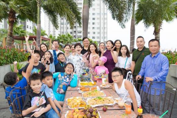 Truong Quynh Anh celebrated a grand birthday for his son, Tim quietly posted on facebook - 1