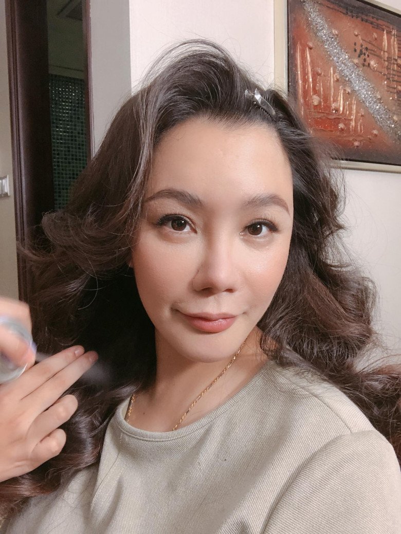 Once different because of her aesthetic, Ho Quynh Huong returned to her high-class beauty at the age of 42 - 3
