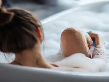 3 việc cấm kỵ với vùng kín của phụ nữ, nhiều người tưởng tốt lại chăm làm gây hại cô bé