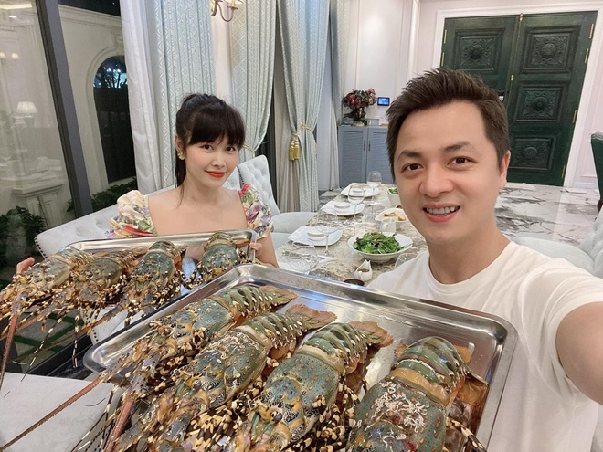 Duong Khac Linh and his young wife went to Dang Khoi's house for dinner, looking at the delicious food like a restaurant, everyone exclaimed amp;#34;excellentamp;#34;  - twelfth