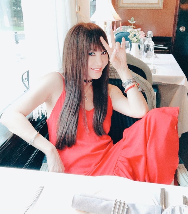 Ôn Bích Hà khoe ảnh với tóc mới trẻ trung.