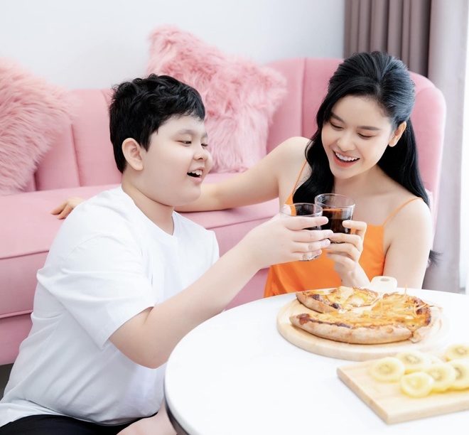 Nói về con trai, Trương Quỳnh Anh tâm sự: Sushi là cậu bé tình cảm, là chỗ dựa tinh thần quan trọng của tôi.