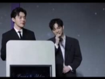                               Clip: Cô dâu bật khóc nghe trai đẹp hát trong đám cưới và phản ứng bất ngờ của chú rể 