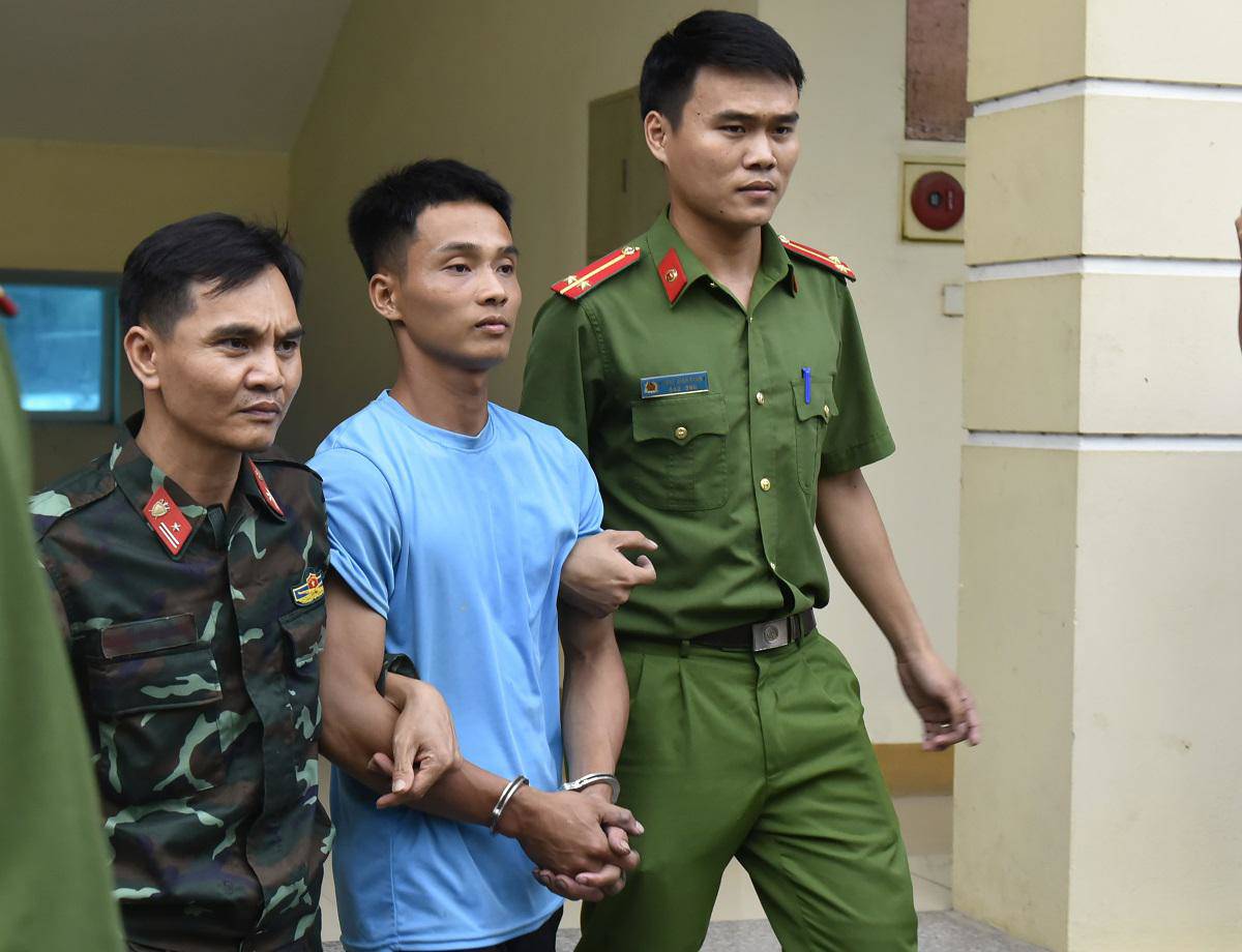 Triệu Quân Sự thản nhiên vào quán ăn chè, trả lại tiền thừa trên đường trốn chạy - 2