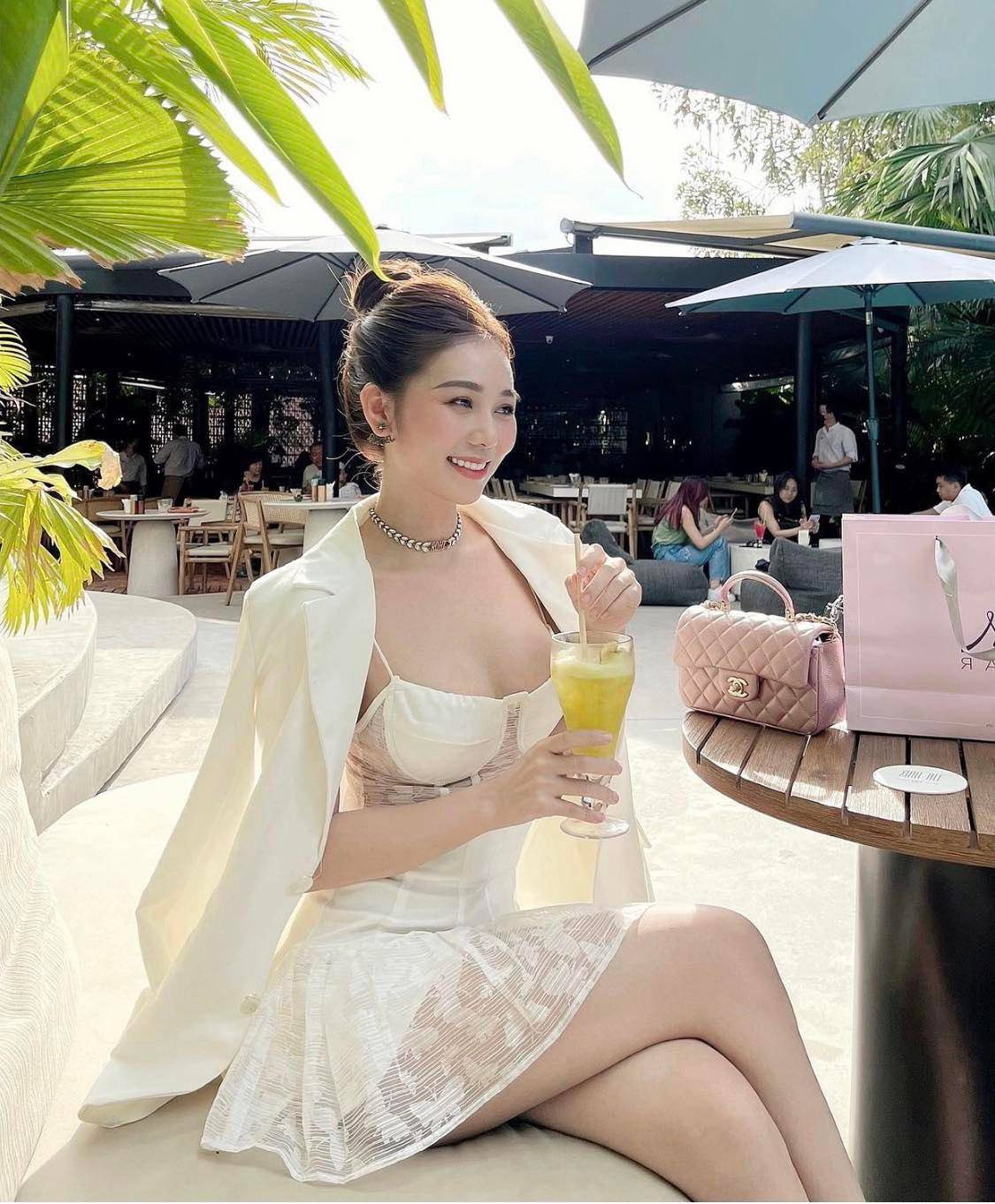 The sexy dress of the beautiful director of Quang Tri countryside is about to appear on TV to recruit a lover - 8
