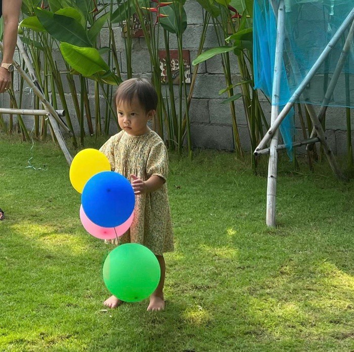 Kindergarten teacher sent a photo of Lisa Leon at school, Ho Ngoc Ha discovered that the children were always together - 9