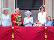 Thời trang - Vì sao sắc xanh đổ bộ trang phục Hoàng gia Anh, Kate Middleton cho con trai mặc đồ cũ tại Đại lễ Bạch kim?