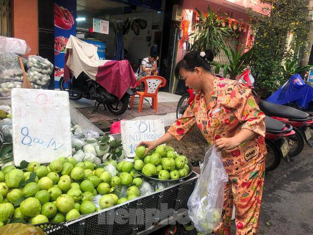 Summer fruits: Durian price drops, early season litchi is surprisingly cheap - 11