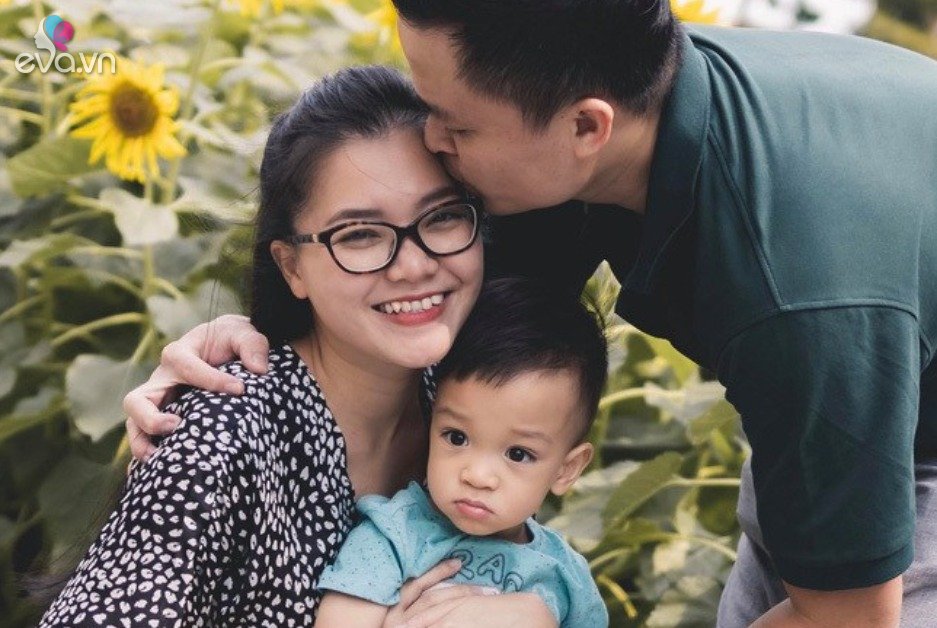 Thanh Ngoc struggled for 8 years to have a baby, pregnant and lying down until her legs atrophied, where she has to carry her husband