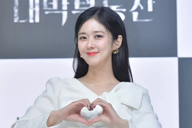 Jang Nara just announced her marriage, her biological father immediately praised her son-in-law - 1