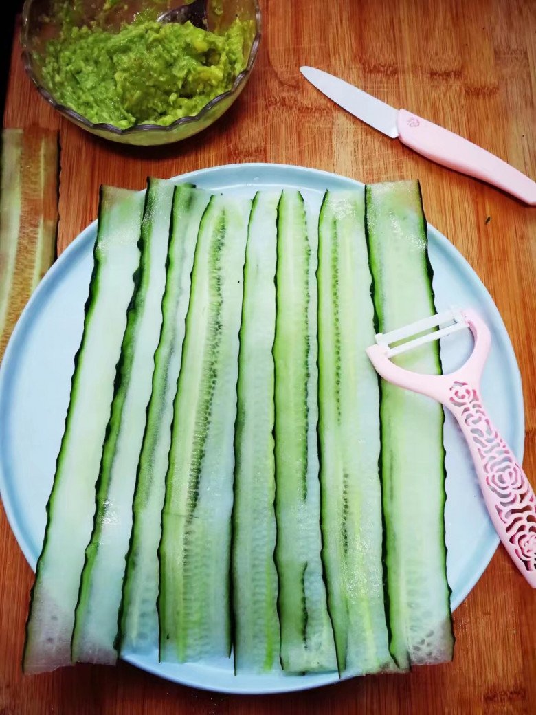 It's hot, bring cucumber rolls with this fruit for a refreshing dish, look at the whole tray of rice - 6