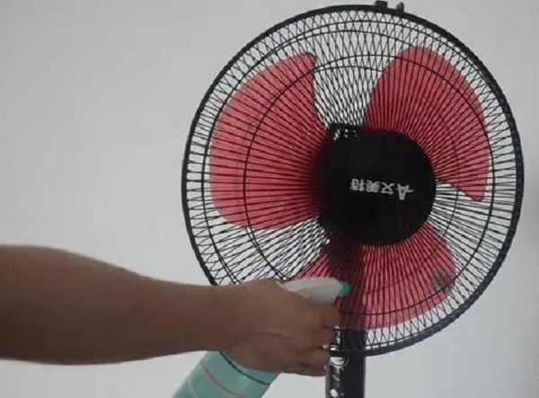 How to clean the fan without using water or removing the frame, after 10 minutes it will be clean without dust - 2