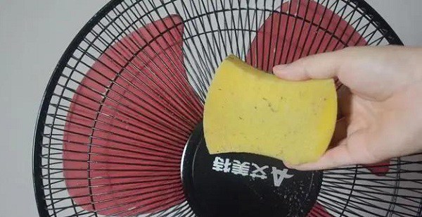How to clean the fan without using water or removing the frame, after 10 minutes it will be clean without dust - 3