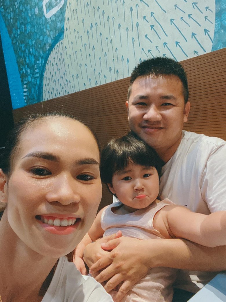 Female athlete won SEA Games gold medal as a mother: Taking off her doctor's shirt, rubbing her muscles, afraid of hurting her baby while breastfeeding - 4