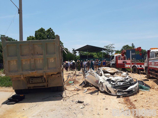 Thanh Hoa: The details coincided with the truck accident that crushed the car, killing 3 people - 1