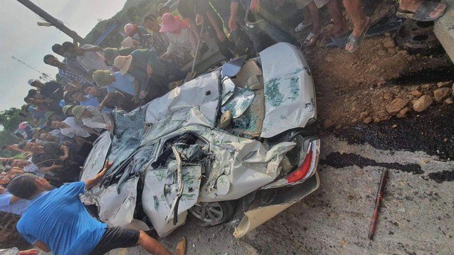 Thanh Hoa: The details coincided with the truck accident that crushed the car, killing 3 people - 2