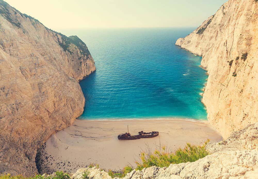 The most beautiful shipwreck beach in Greece, the unspoiled scenery is heartbreakingly beautiful - 3