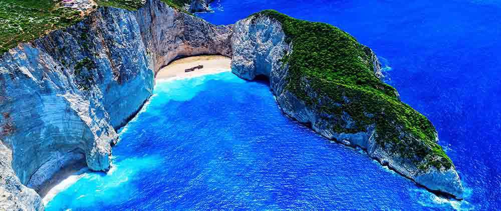 The most beautiful shipwreck beach in Greece, the unspoiled scenery is heartbreakingly beautiful - 1