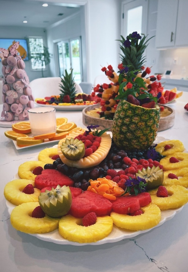 The beautiful flower-blooming banquet table of Miss Pham Huong stuns: The rich eat delicious and still beautiful!  - 3