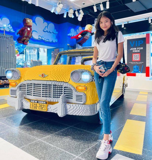 Take a photo of Le Quyen, Duong Trieu Vu, 12-year-old Bang Kieu's daughter, both beautiful and outstandingly tall, 1m72, with long straight legs - 10