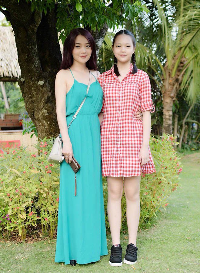 Take a photo of Le Quyen, Duong Trieu Vu, 12-year-old Bang Kieu's daughter, both beautiful and outstandingly tall, 1m72, with long straight legs - 11