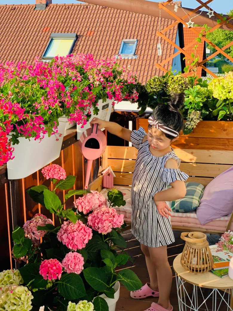 Vietnamese mother makes a tiny balcony garden of only 4m2: Every corner is beautiful and sparkling, all kinds of vegetables - 12