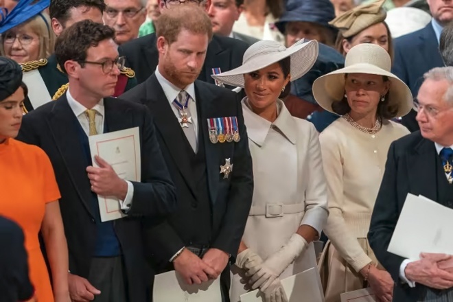 Meghan and her husband returned to the US before the end of the Great Ceremony, William - Kate met with the street people - 4