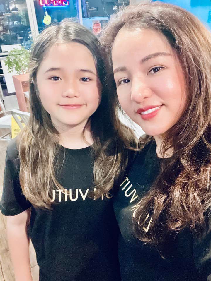 Thuy Nga and Quyen Linh's daughters ask their parents not to post pictures because they are teased and discussed by classmates - 4