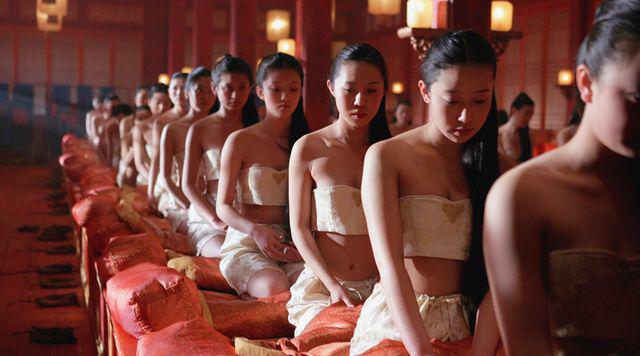 How were concubines, old palace maids checked before the Emperor favored her?  Shocking facts - 1
