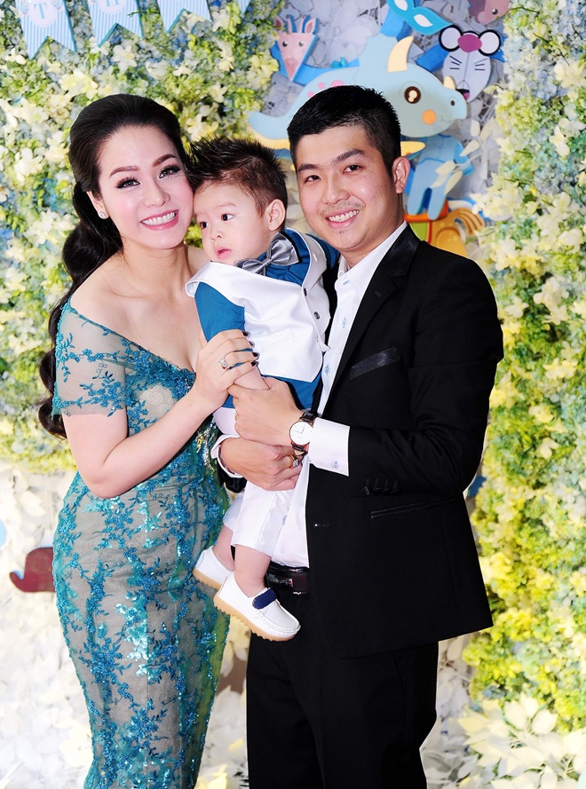 After announcing that she stopped taking children with her ex-husband, Nhat Kim Anh choked again: amp;#34;I have everything, except a sonamp;#34;  - first