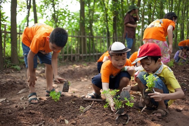 Parents in Ho Chi Minh City have a headache to find a place to play on summer days for their children - 2