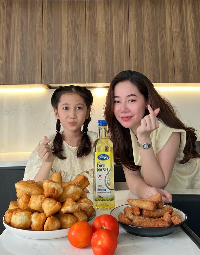 .  10 years - 1 decade - Simply soybean oil still maintains its position as the top choice in the shopping carts of housewives across Vietnam - this has become the strongest value measure for the quality of the product. is identified as the 
