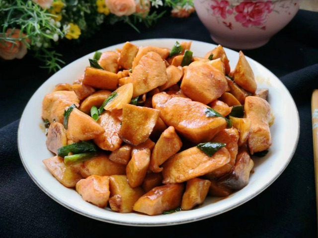 Thịt gà xào với loại rau siêu bổ này vừa ngon, dinh dưỡng lại tăng nhiều lần