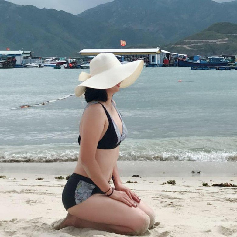 At the age of 40, volleyball beauty Kim Hue shows off her healthy figure in swimwear - 7