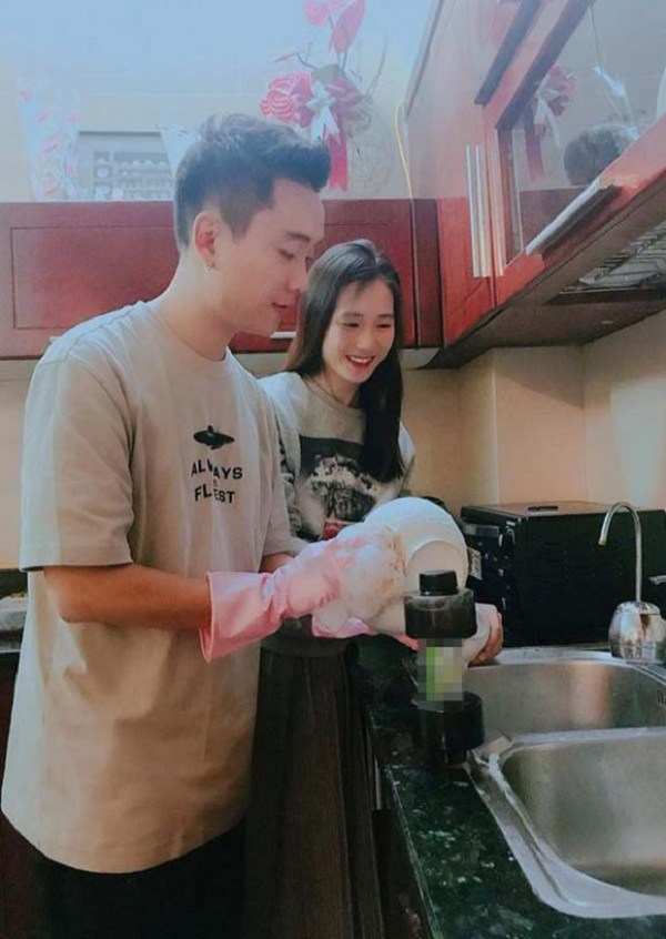 Not long after recovering from illness, Cong Ly washed the dishes regularly and was called by this intimate name by his wife - 7